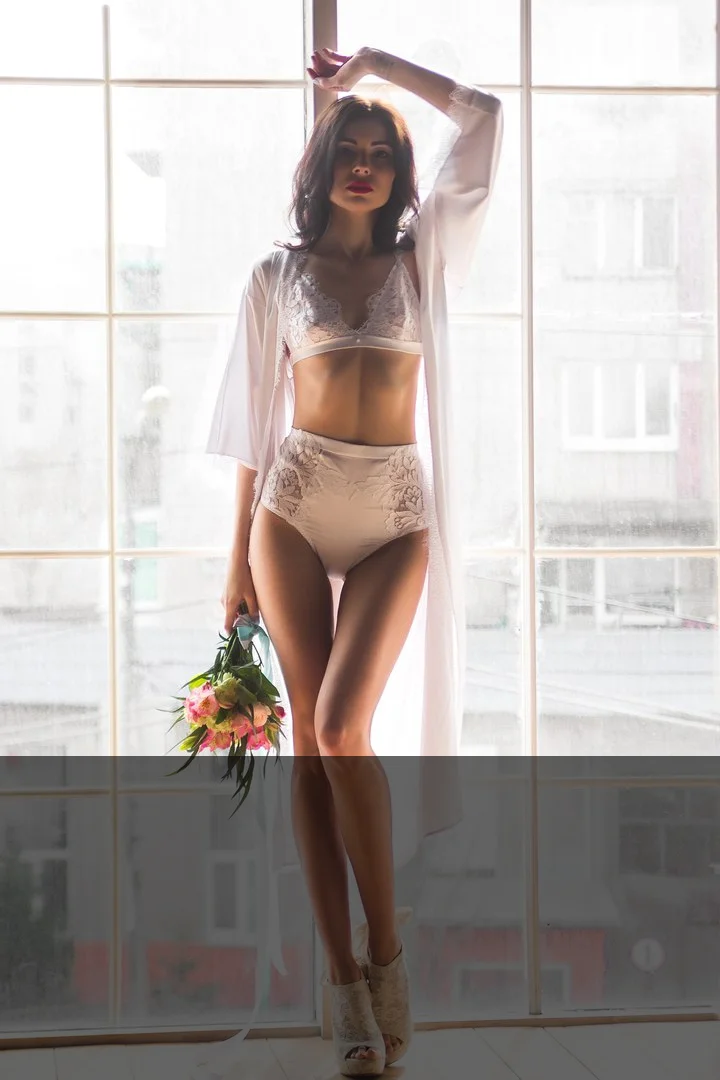 An elite companion providing escorts services nearby Dona Paula, enjoying the luxury of a Candolim resort.